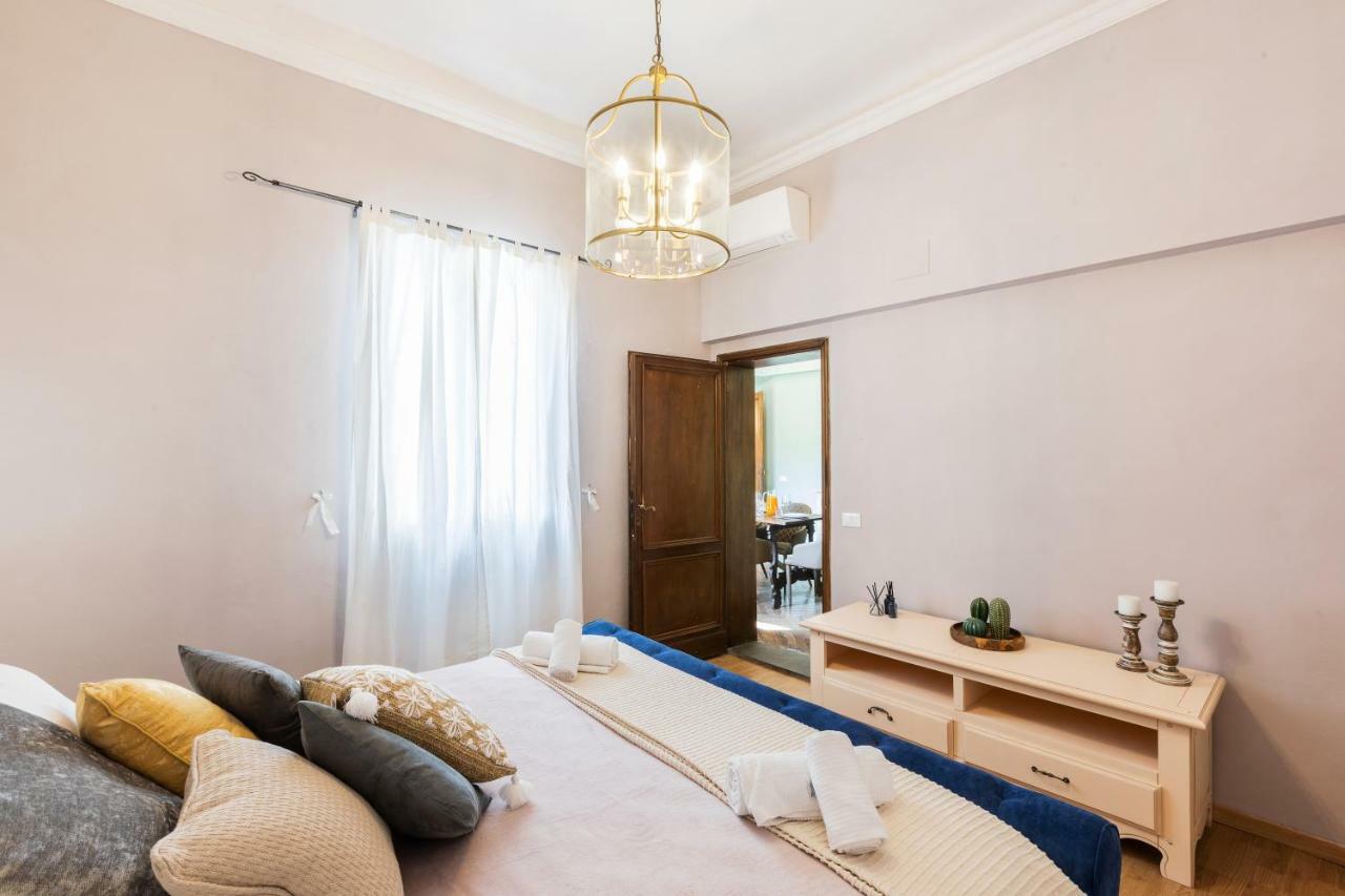 Historic Center Palace - Huge 4 Bedrooms Santa Croce - By Likehomeflorence * Florencia