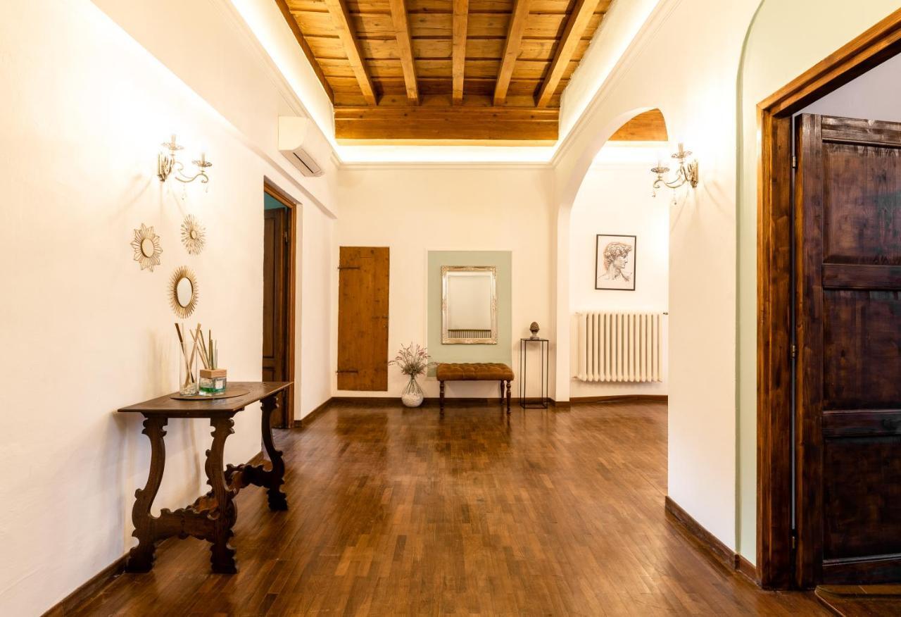 Historic Center Palace - Huge 4 Bedrooms Santa Croce - By Likehomeflorence Apartamento *
